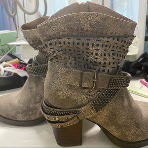 Western style heeled boots
